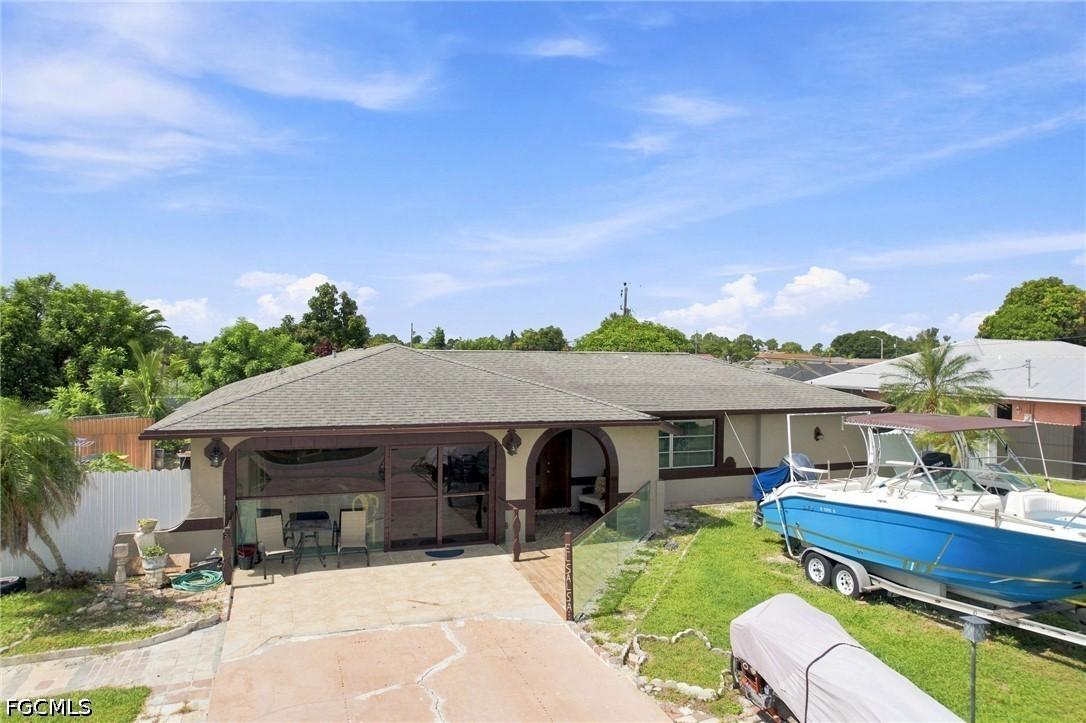 1631 Country Club Pkwy., Lehigh Acres, FL 33936