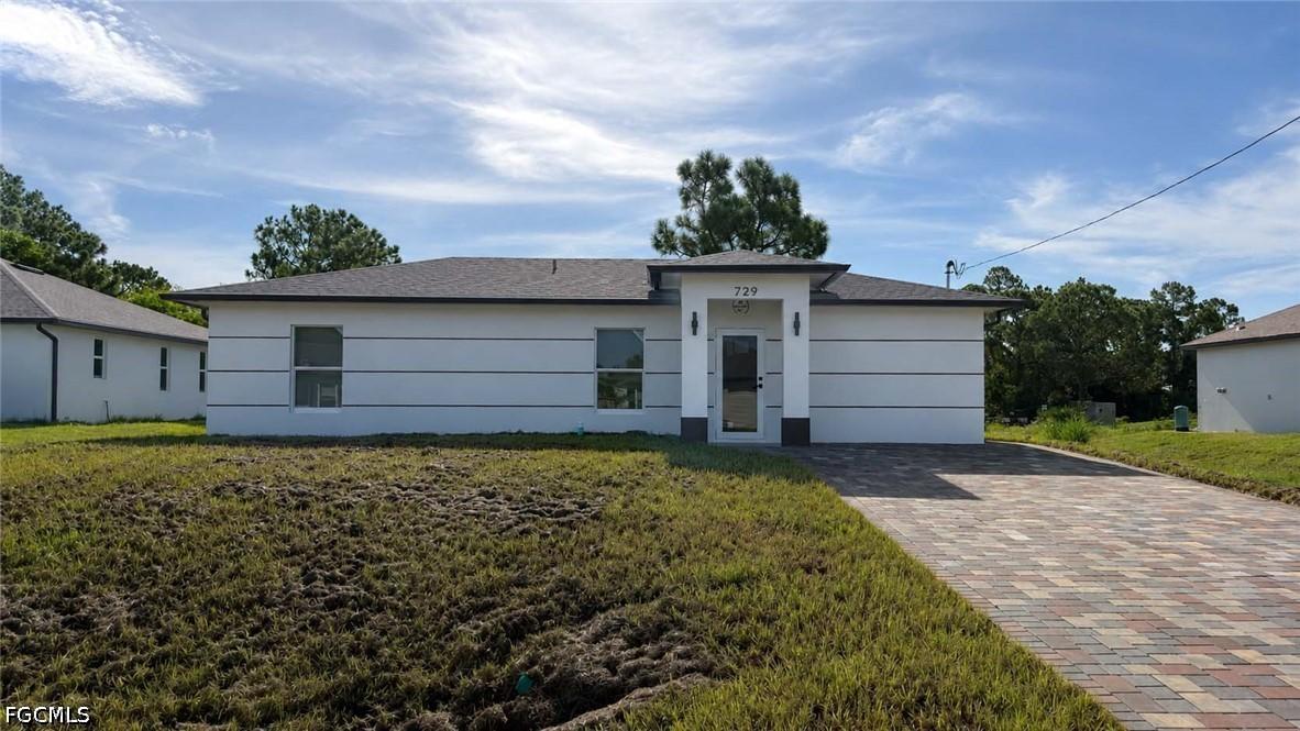 729 Anaconda Ave., Lehigh Acres, FL 33974