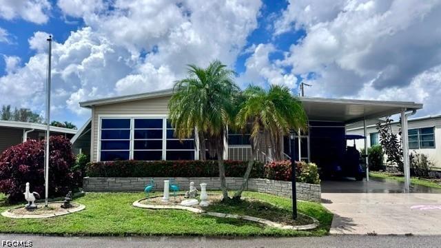 5526 Miles Standish Ln., North Fort Myers, FL 33917