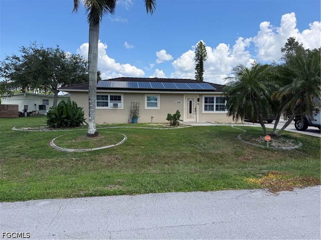 1398 Sunrise Dr., North Fort Myers, FL 33917