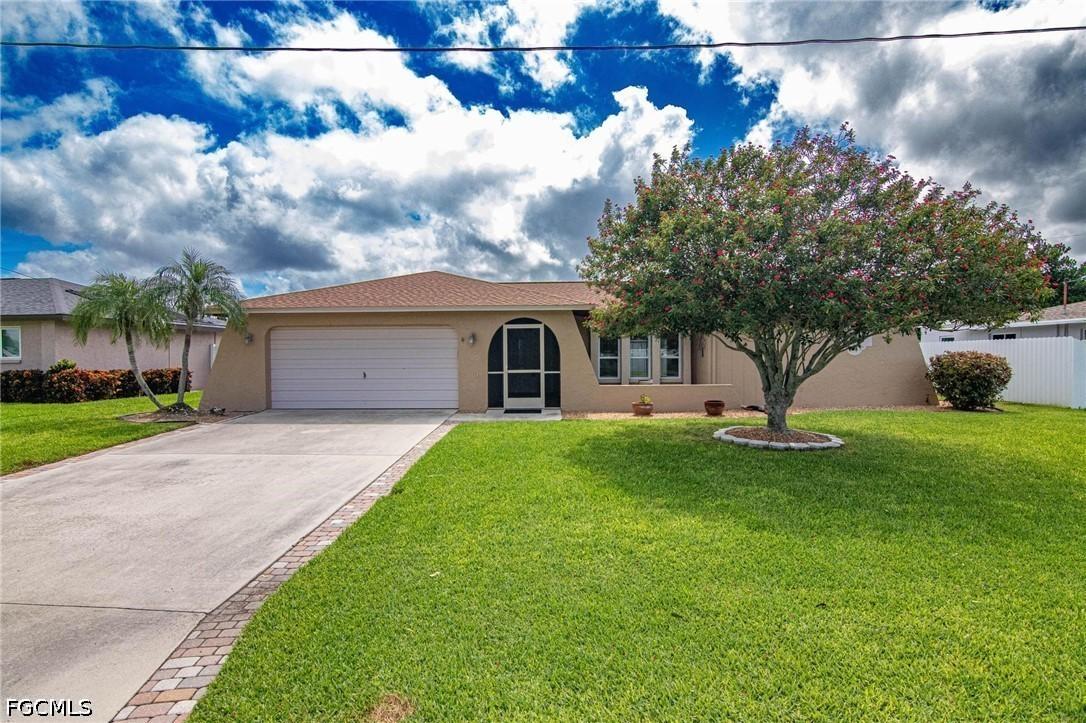 3929 SE 10th Ave., Cape Coral, FL 33904