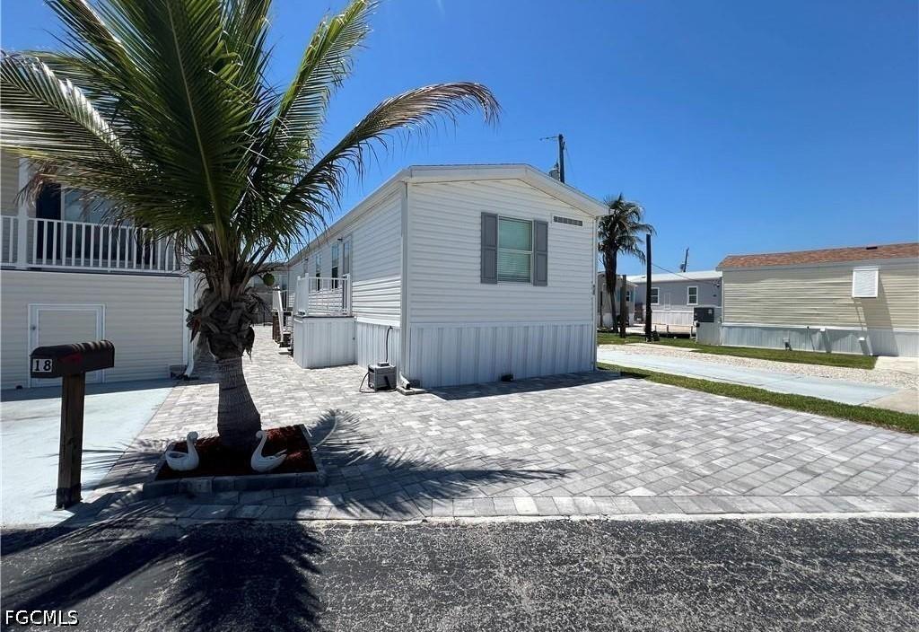 19 Helen Ln., Fort Myers Beach, FL 33931