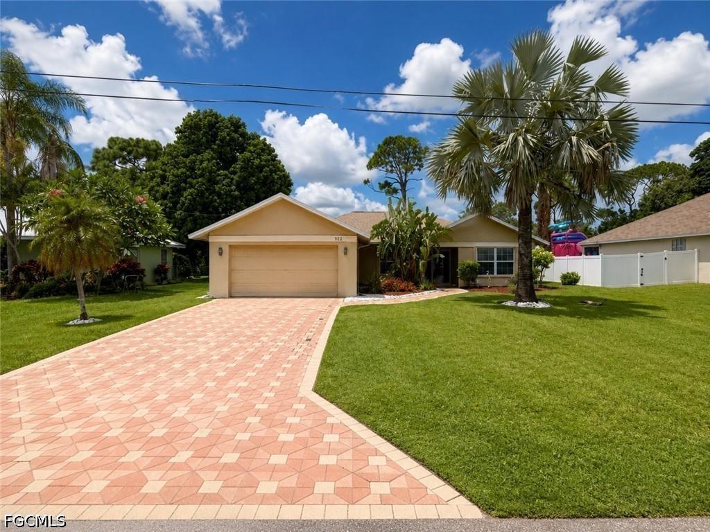 922 SE 1st Pl., Cape Coral, FL 33990