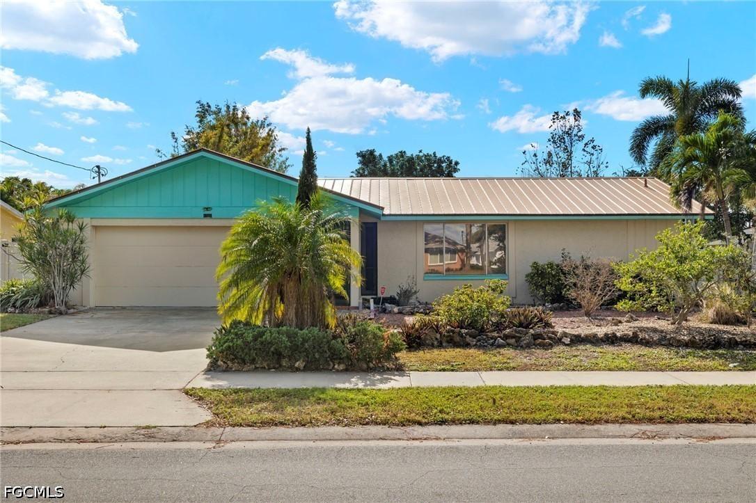 4380 Saint Clair Ave., North Fort Myers, FL 33903