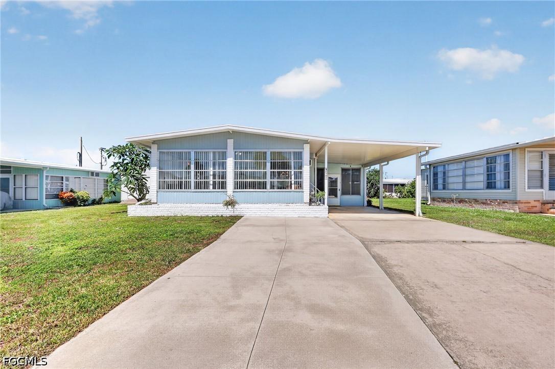 557 Peace Lake Ct., North Fort Myers, FL 33917