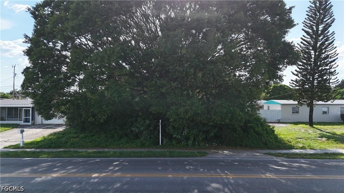 203 Alabama Rd., Lehigh Acres, FL 33936