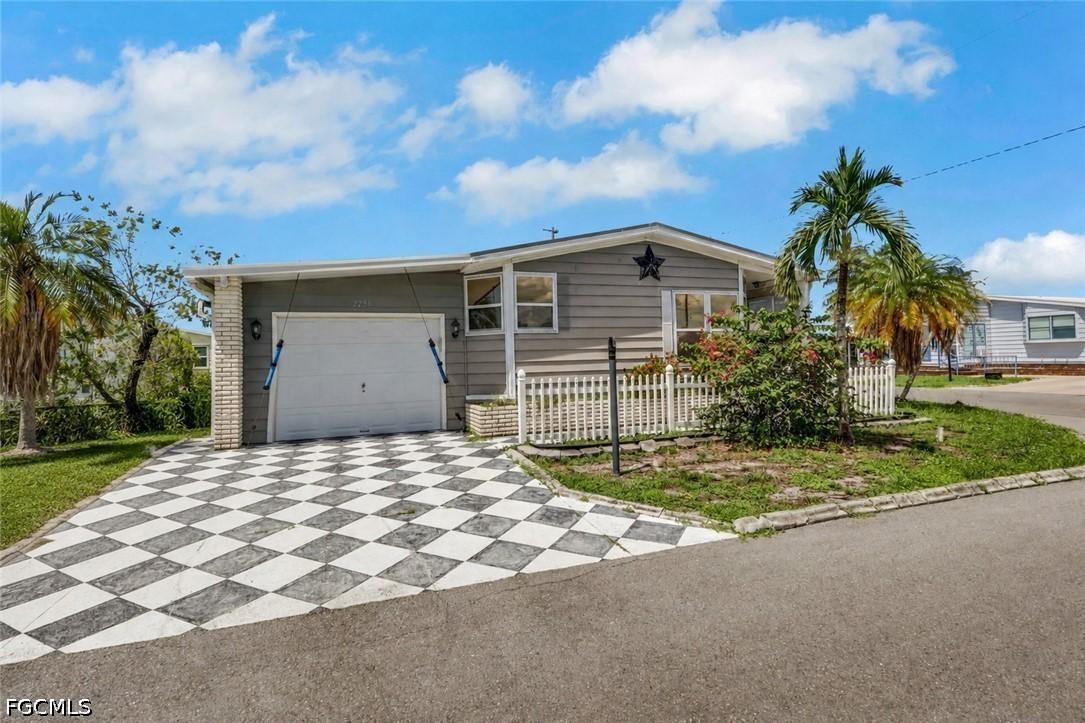 9258 Desoto Dr., North Fort Myers, FL 33903
