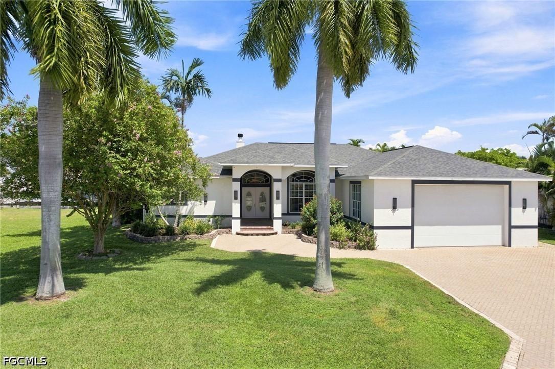 2059 Ottersrest Ln., Cape Coral, FL 33990