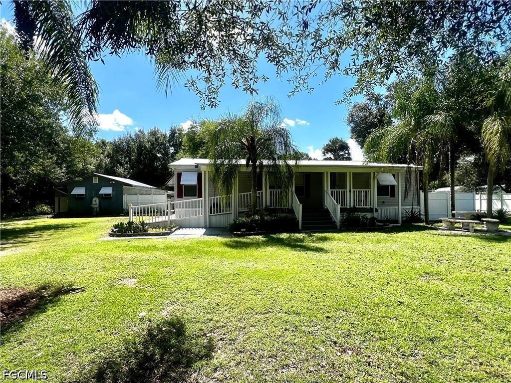 1027 Everglade Ave., Labelle, FL 33935