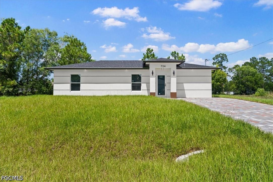 724 Anaconda Ave., Lehigh Acres, FL 33974