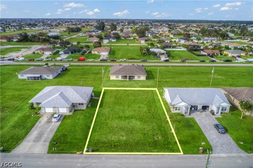 833 NE 15th Ln., Cape Coral, FL 33909