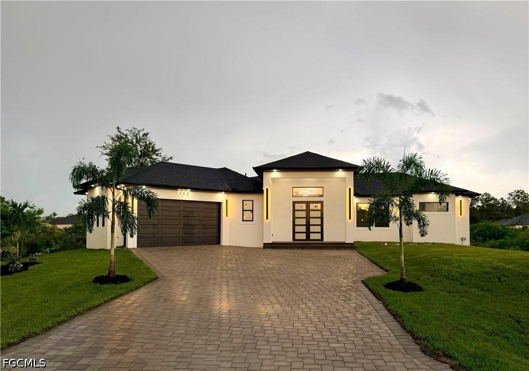 808 Maple Ave., Lehigh Acres, FL 33972