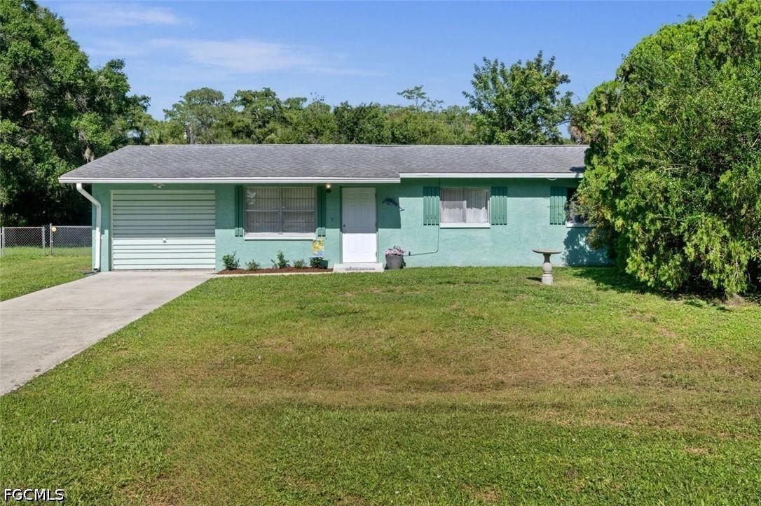 2976 Ribbon Ct., Fort Myers, FL 33905