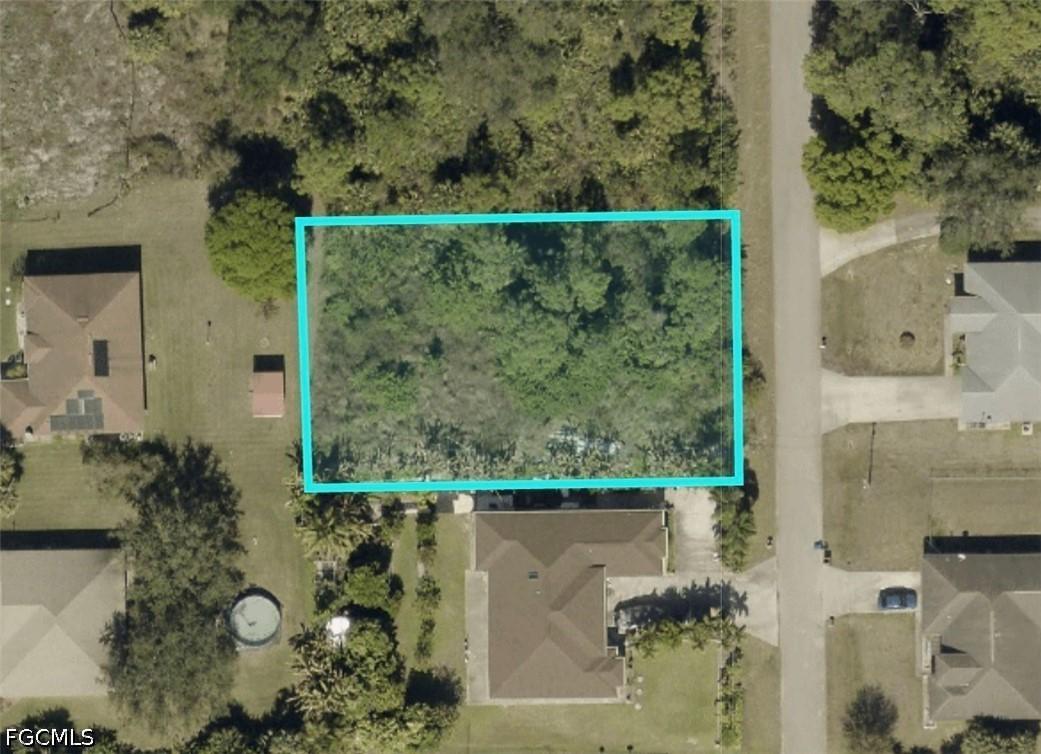 615 Mckinley Ave., Lehigh Acres, FL 33972