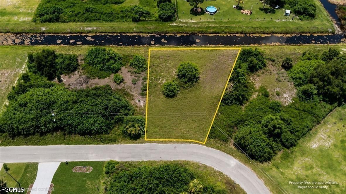 610 Chemstrand St., Lehigh Acres, FL 33974