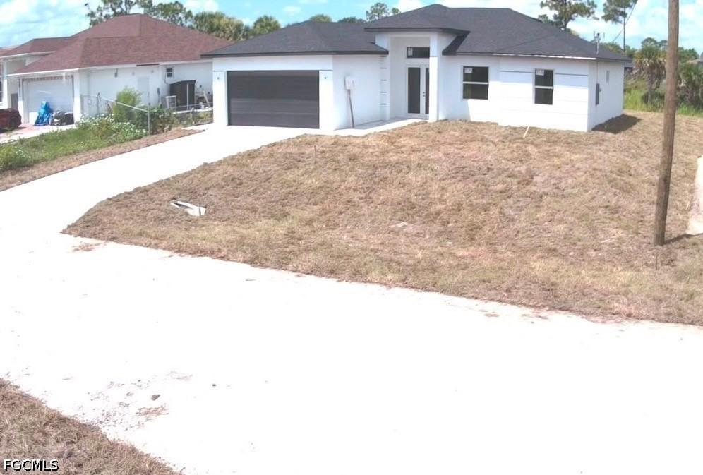2813 Laura Ave., Lehigh Acres, FL 33971