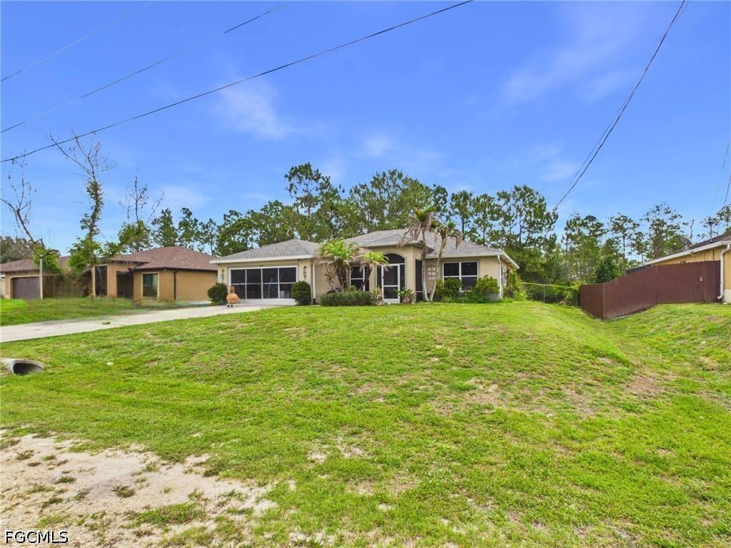 1858 Marlboro Ln., Lehigh Acres, FL 33972