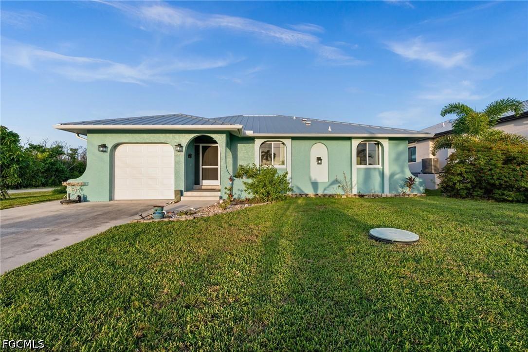 2498 Sapodilla Ln., St James City, FL 33956