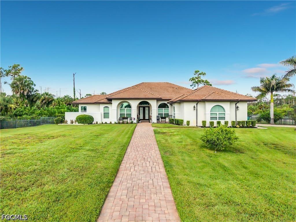 90 22nd Ave., Naples, FL 34120