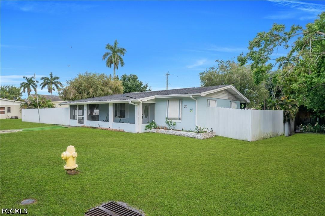 77 Glenmont Dr., North Fort Myers, FL 33917