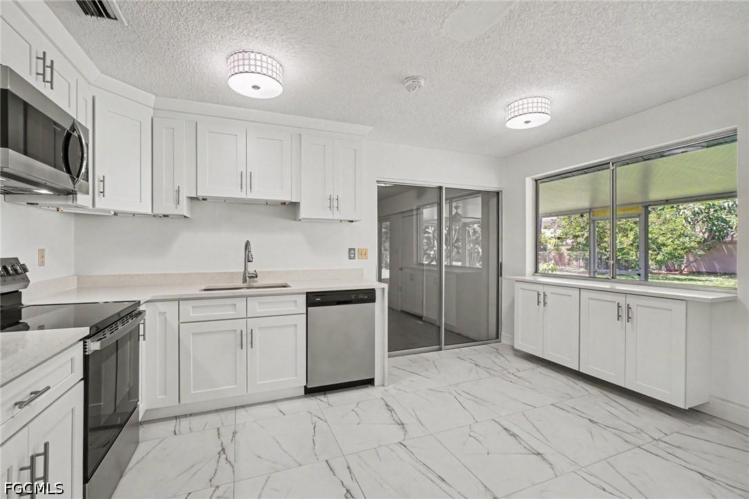638 NE 15th Ct., Cape Coral, FL 33909