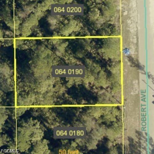 2011 Robert Ave., Alva, FL 33920