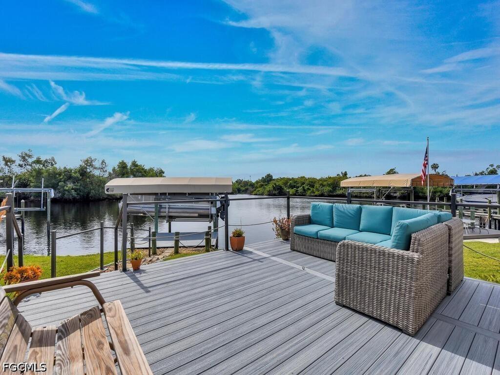 37 Channel Ln., Fort Myers, FL 33905