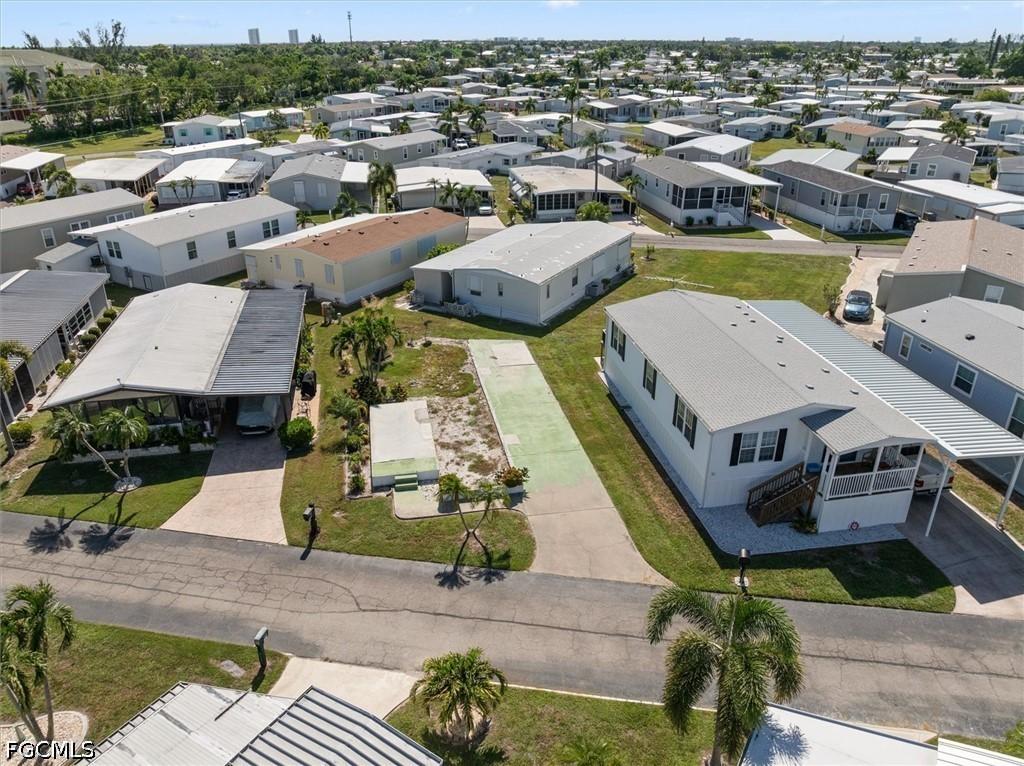280 Yorkshire Ave., Fort Myers, FL 33908