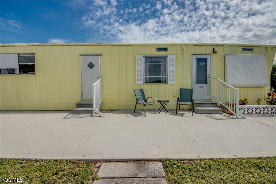 121 Lantern Pl., North Fort Myers, FL 33917