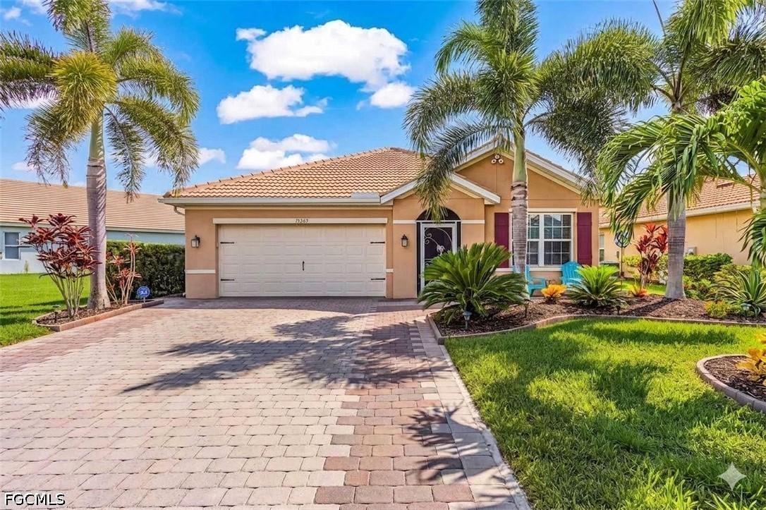15263 Yellow Wood Dr., Alva, FL 33920