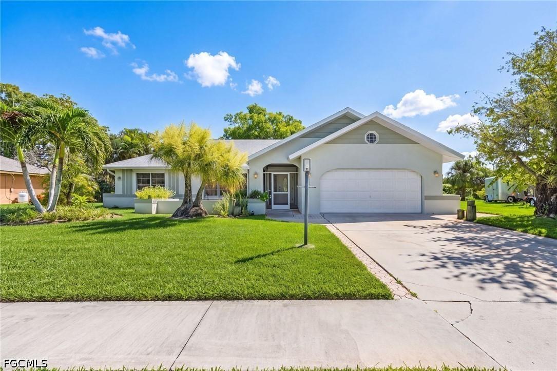 4220 Glasgow Ct., North Fort Myers, FL 33903