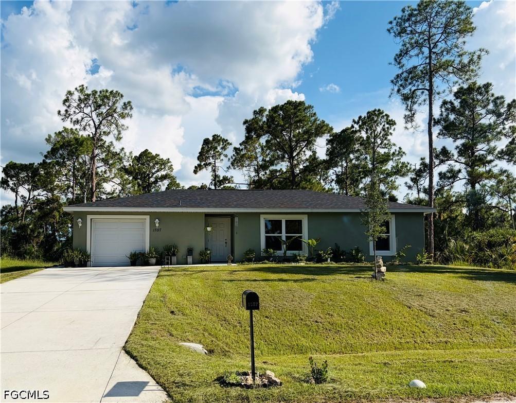 1597 Rugby Ln., Labelle, FL 33935