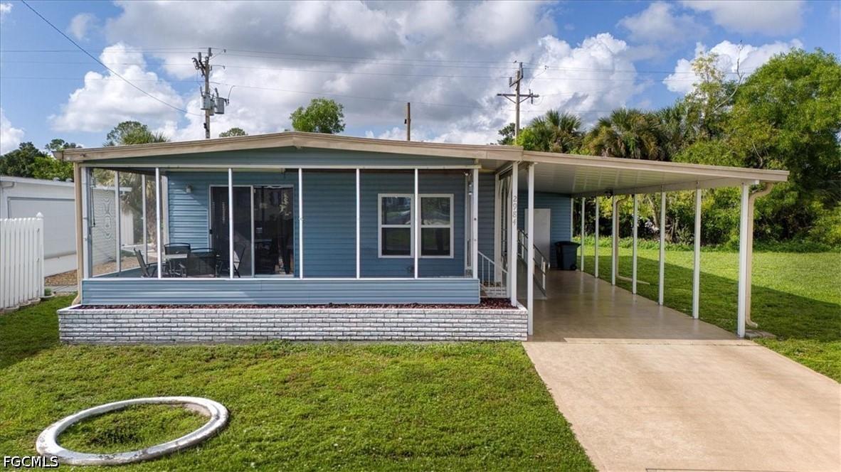 2984 Longview Ln., North Fort Myers, FL 33917