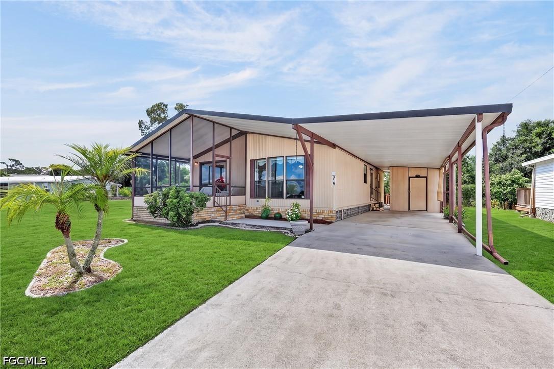 319 Shrub Ln., North Fort Myers, FL 33917