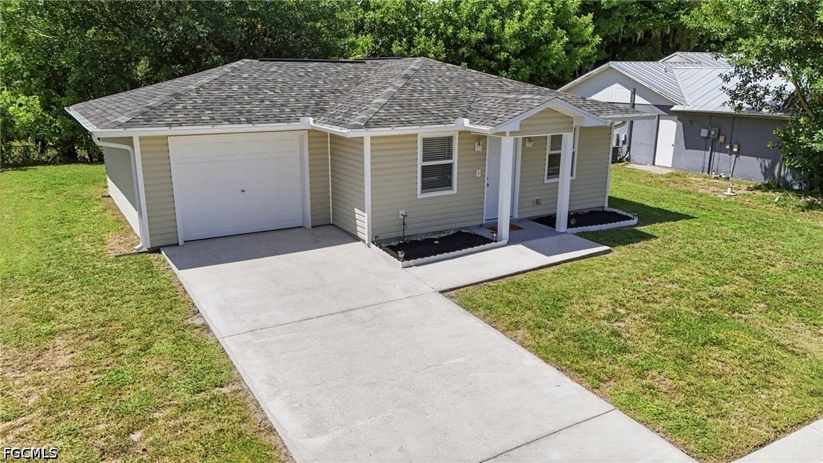 899 Ridgeway Dr., North Fort Myers, FL 33903