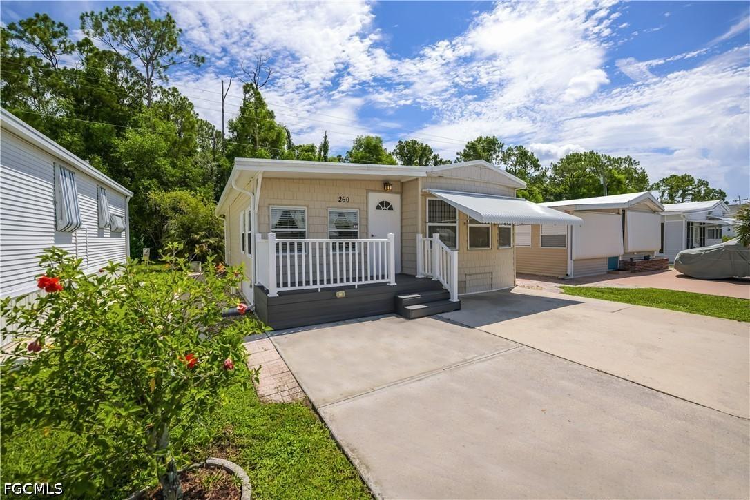 260 Caravan Cir., North Fort Myers, FL 33903