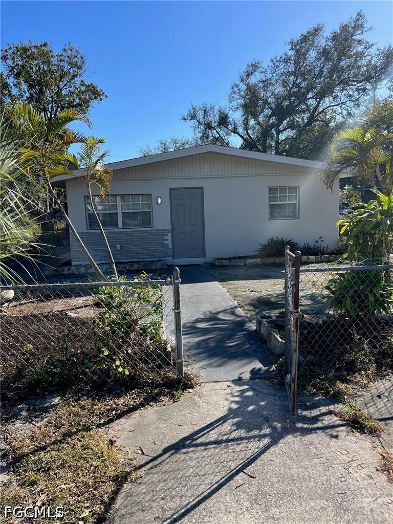 2640 Saint Charles St., Fort Myers, FL 33916