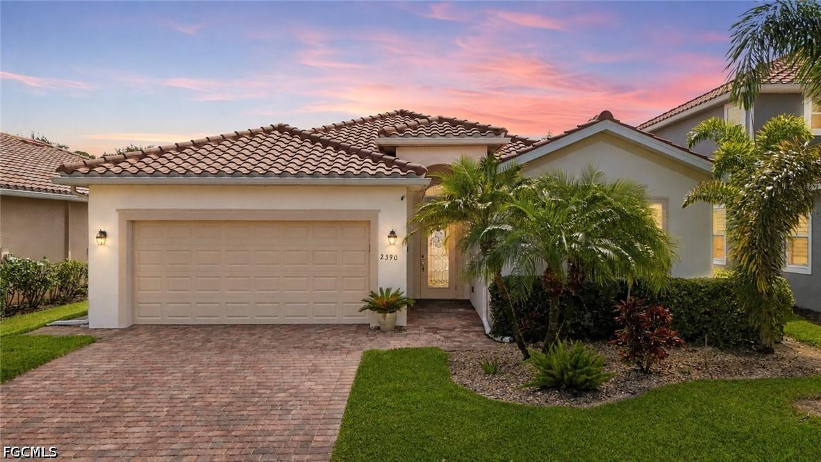 2390 Heydon Cir., Naples, FL 34120
