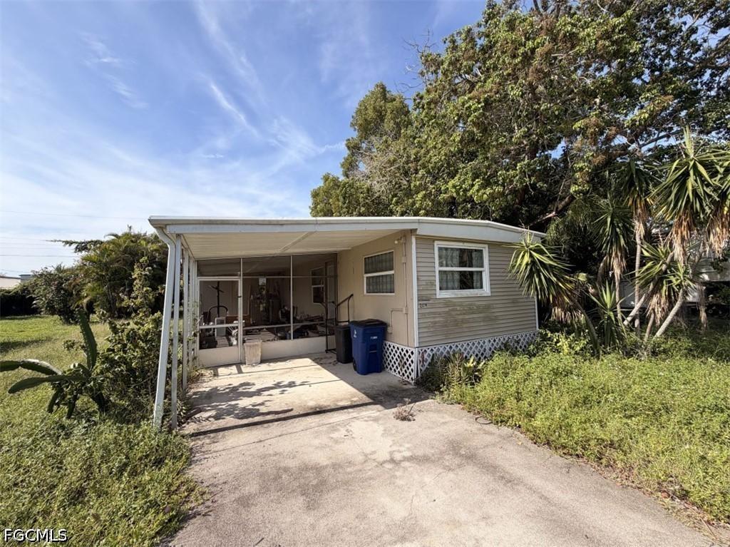 2074 Flowers Dr., Fort Myers, FL 33907