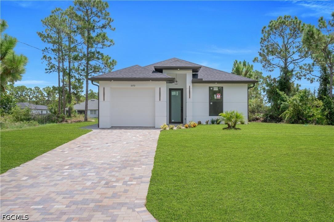 1070 Fayette Ave., Lehigh Acres, FL 33974