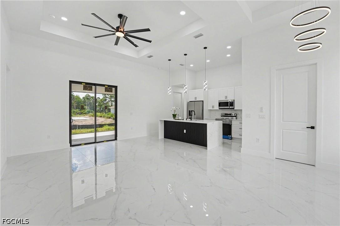 918 Hooper Ave., Lehigh Acres, FL 33974