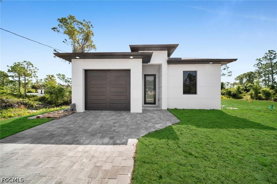 347 Columbus Blvd., Lehigh Acres, FL 33974