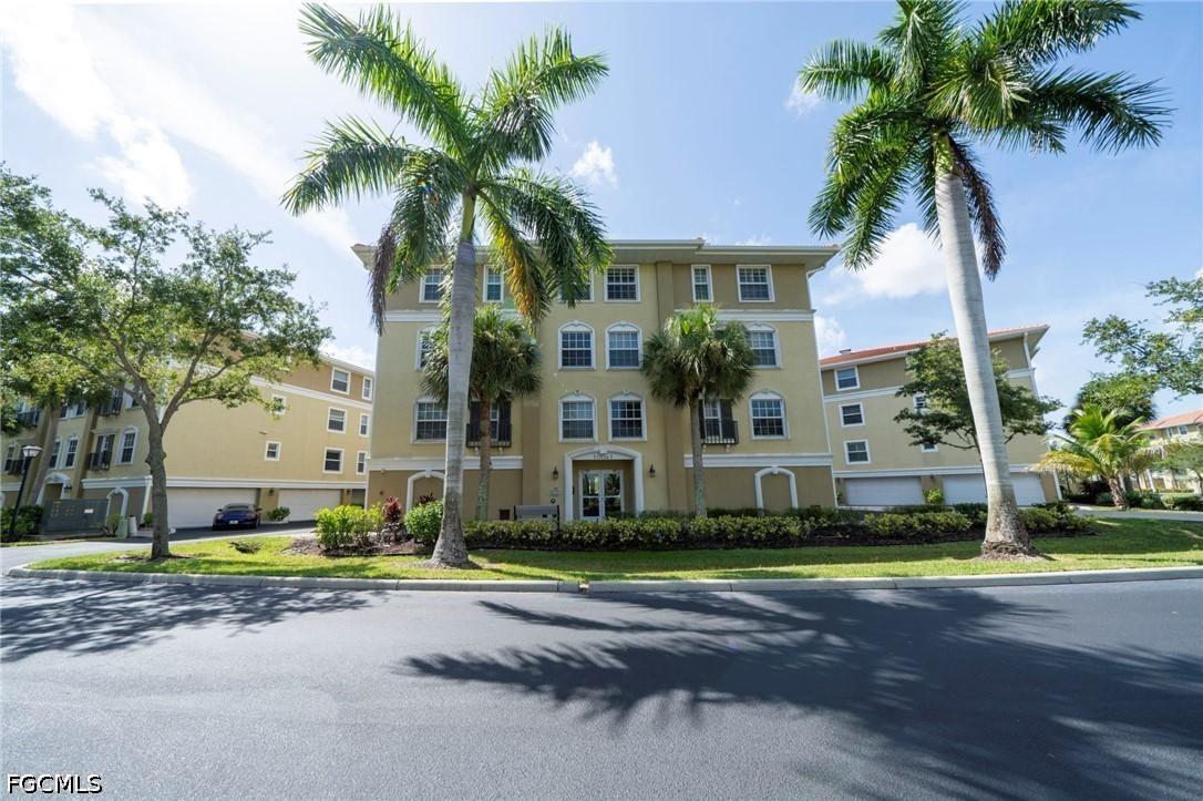 10041 Lake Cove Dr. #202, Fort Myers, FL 33908