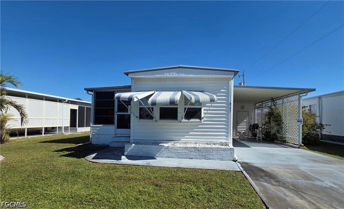 865 Moonlight Dr., North Fort Myers, FL 33917