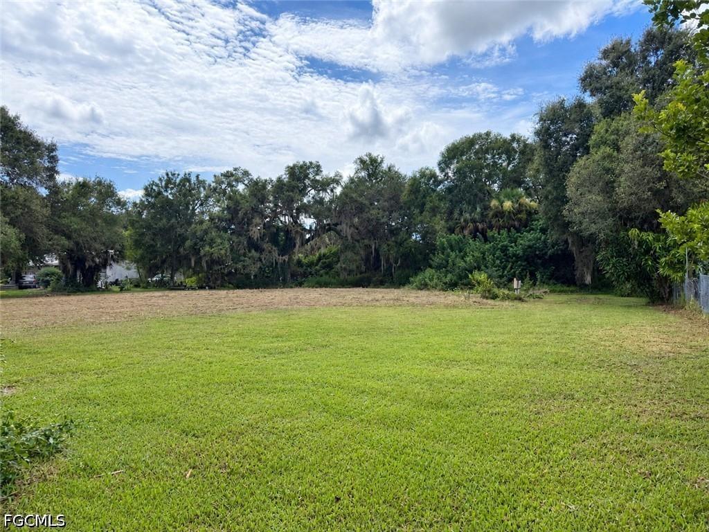 869 Avalon Ave., Labelle, FL 33935