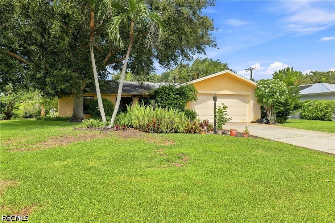 4448 Beechwood Lake Dr., Naples, FL 34112