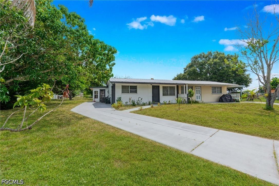 1099 Vineyard Pl., Lehigh Acres, FL 33936