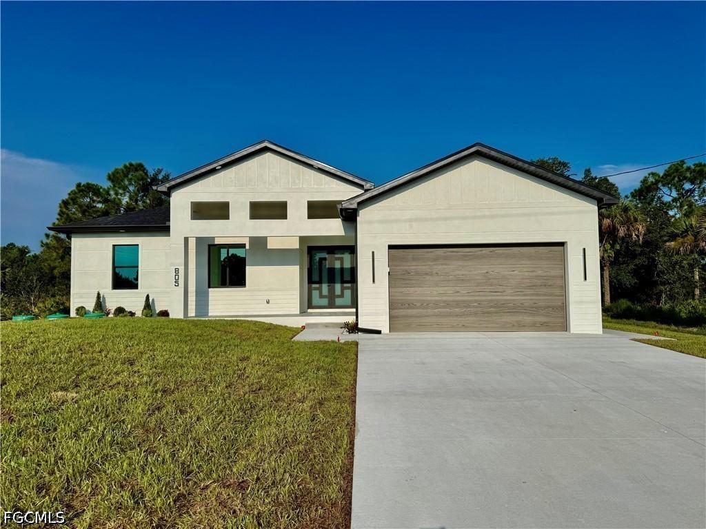 805 Lincoln Ave., Lehigh Acres, FL 33972