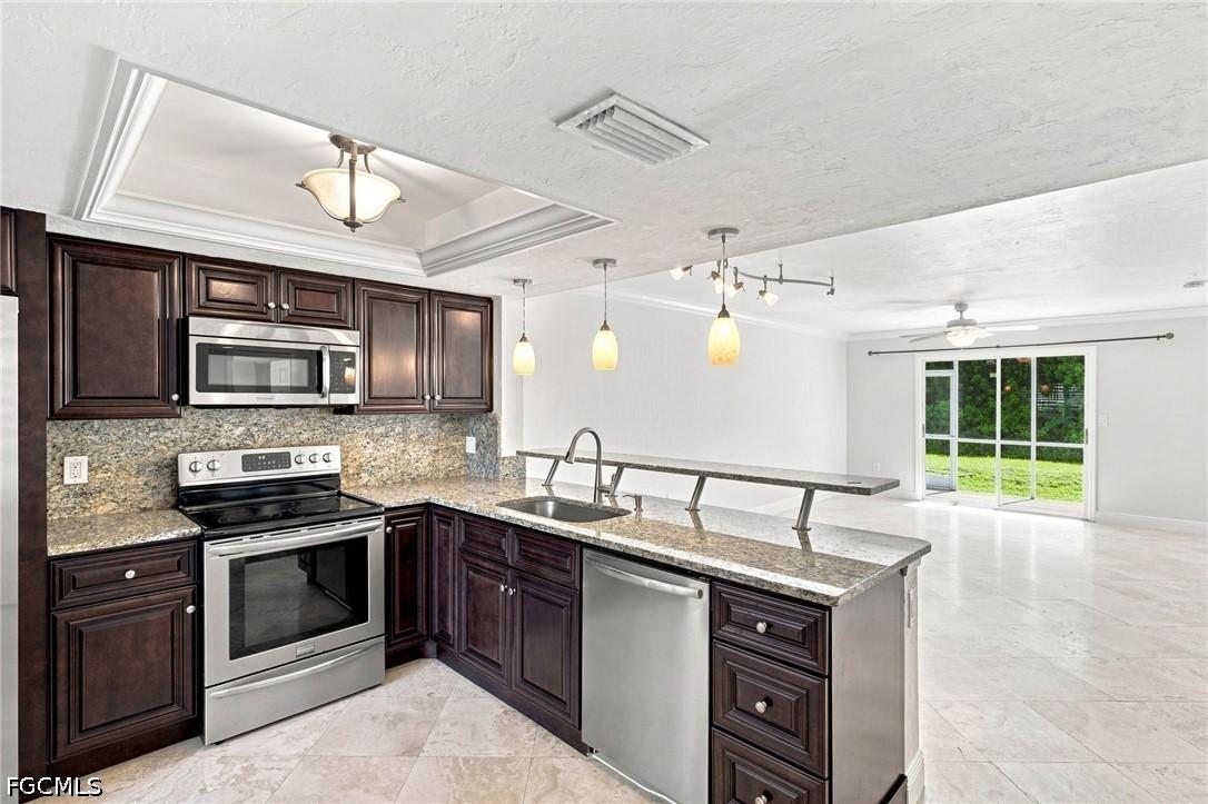 136 Cypress Way #4, Naples, FL 34110