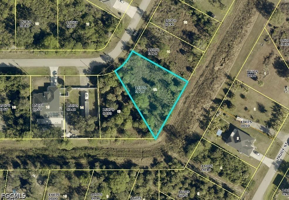 1916 Vesper Ct., Lehigh Acres, FL 33972